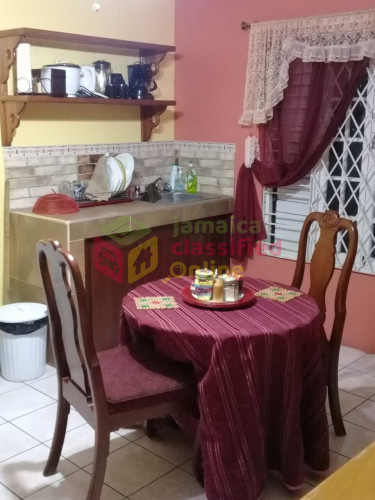 1 Bdrm Apt & Parking