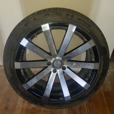 20 Inches Rims And Tyre (black And Chrome)
