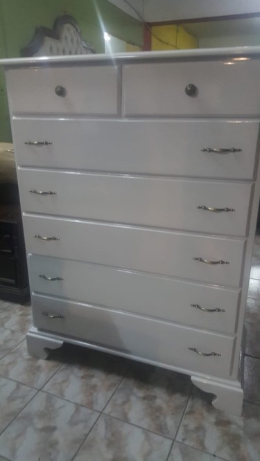 Beautiful White Chest Of Drawers For Sale 