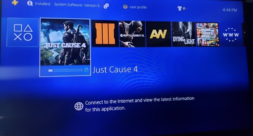 PS4 COME WITH 8 GAMES ON THE HARD DRIVE