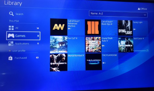 PS4 COME WITH 8 GAMES ON THE HARD DRIVE