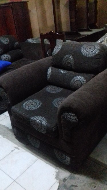 Beautiful 3 Piece Sofa Set For Sale 
