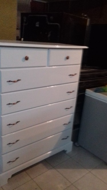 Beautiful Broad 7 Drawer Chest Of Drawers For Sale
