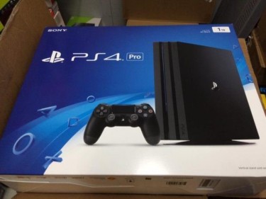 Sony Playstation 4 Pro 1tb And 7 Video Games 