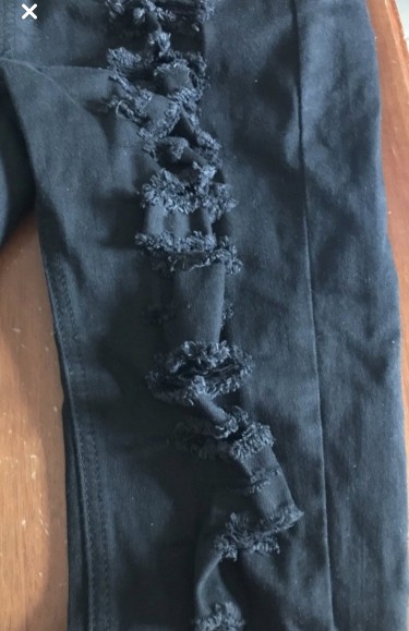 FOREVER21 BLACK RIPPED JEANS SIZE 25