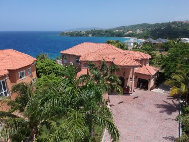 Gorgeous Fully Furnished 3 Bedroom Ocean Front Pad
