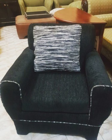 BEAUTIFUL ACCENT CHAIR FOR SALE 
