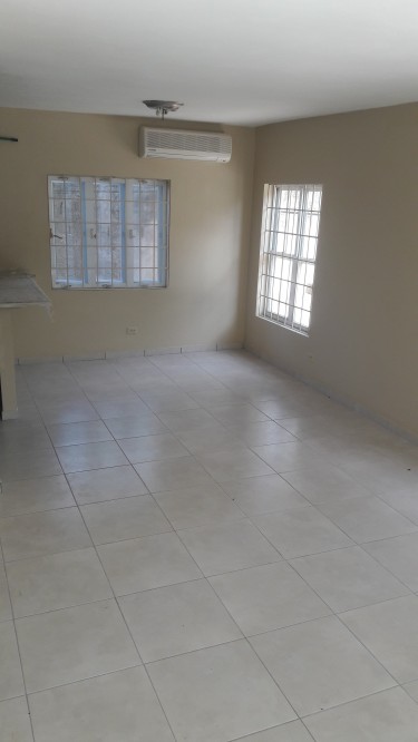 2 Bedrooms Unfurnished Townhouse