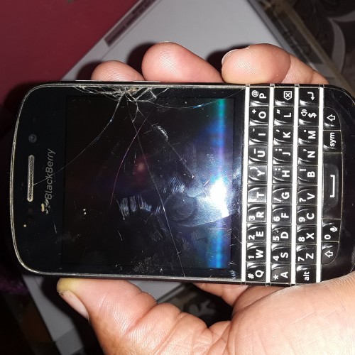 Anyone Have A BlackBerry Q10 Scream Selling