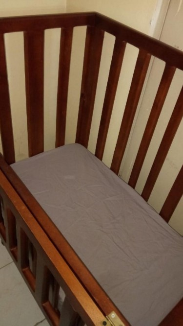 Baby Crib With 4 Draws