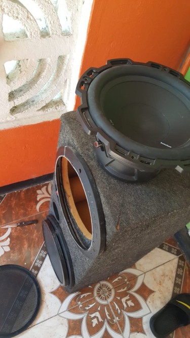 Rockford Bass Speakers And Box