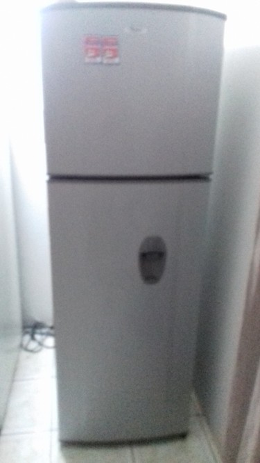 10 Cwt Whirlpool Refrigerator