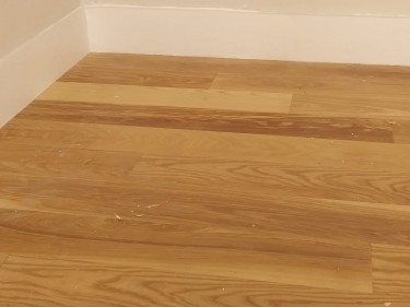 HARDWOOD AND LAMINATE FLOORING