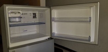 Frigidaire 14 Cubic Feet Refrigerator  2 Doors