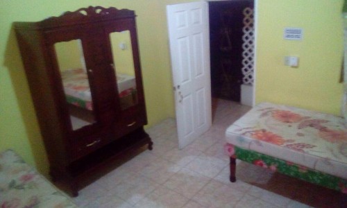Shared 3 Bedrooms Female College Students (UWI)