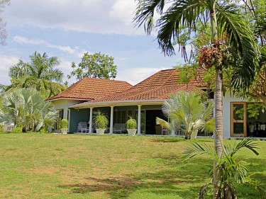 Golf Course Villa & Cottage On 1acre & Indoor Pool