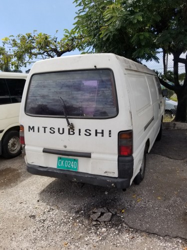 2001 Mitsubishi L300