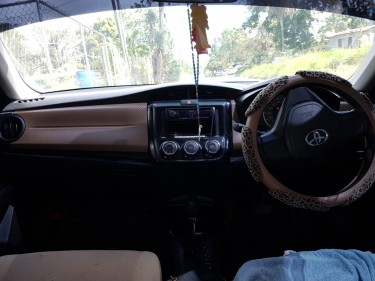 Toyota Corolla Axio  2014