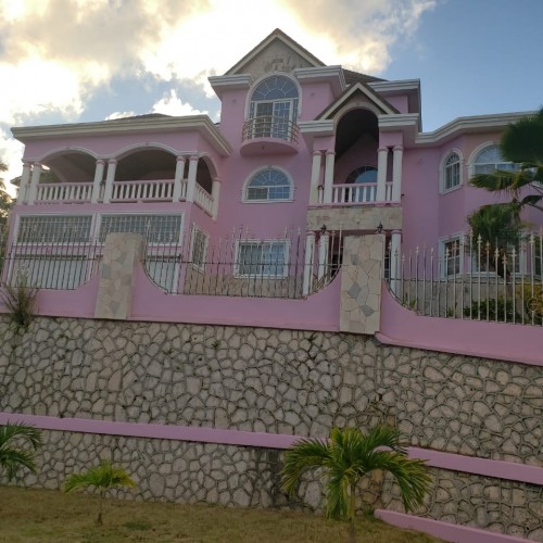 6 Bedroom House For Sale