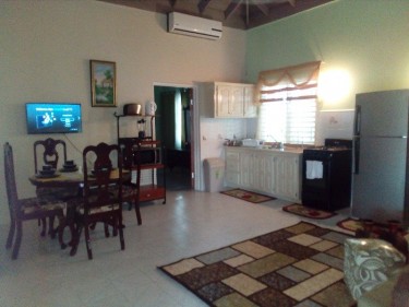 CORAL GARDEN 1 BED 1 BATH APARTMENT USD$750/MNTH