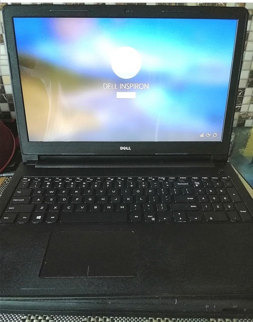 15.6 DELL TOUCHSCREEN - LIKE NEW
