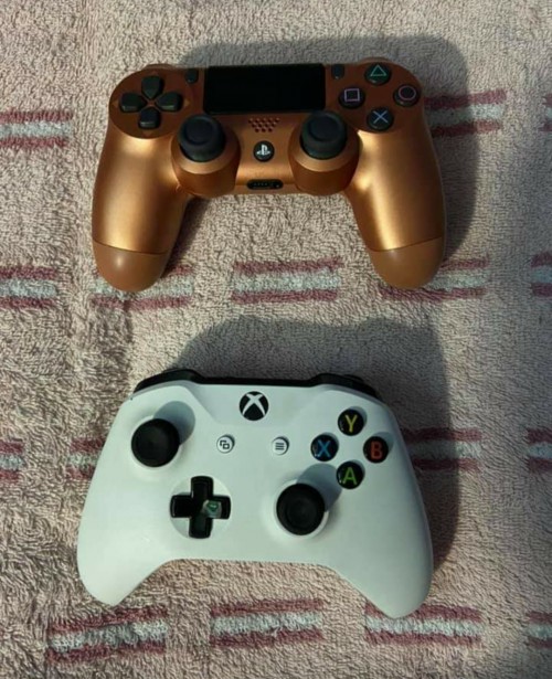Ps4 And Xbox One S Controller