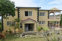 Spacious & Airy Home 5 Bedrooms, 5 Bathrooms