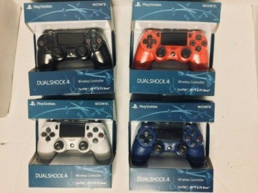 PLAYSTATION 4 AND XBOX ONE S GAMES AND CONTROLLERS