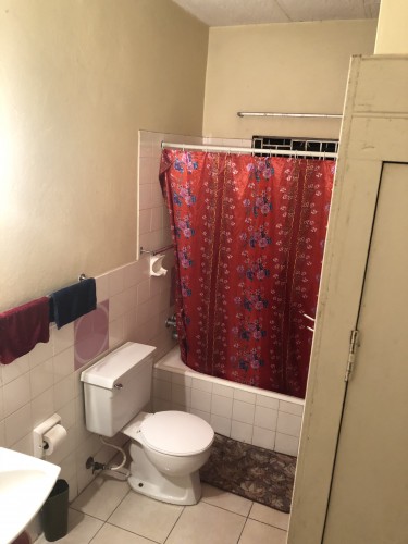 Single 1 Bedroom With Bathroom (shared Facilities)