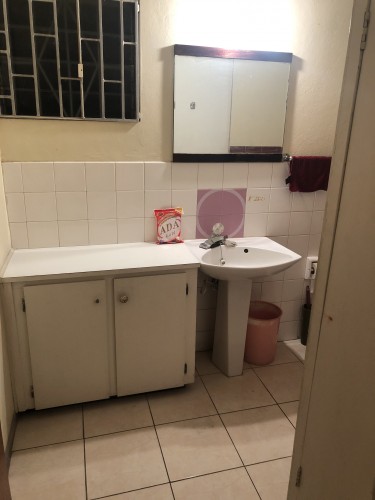 Single 1 Bedroom With Bathroom (shared Facilities)