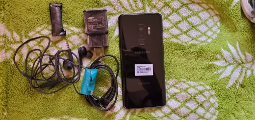 Brand New Unboxed Unlocked Samsung S9+ Black