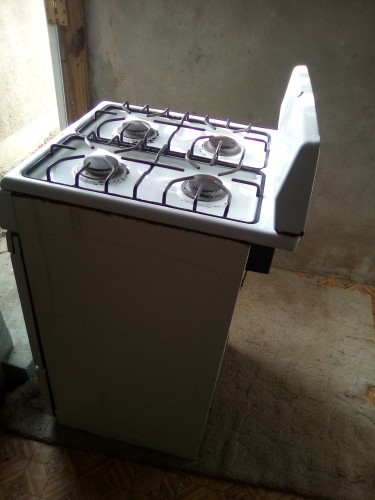 Second Hand Four Burner Stove Negotiable