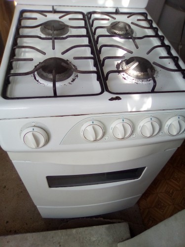 Second Hand Four Burner Stove Negotiable