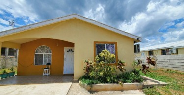 Beautiful Fully Furnished 3 Bedroom 3 Bath House