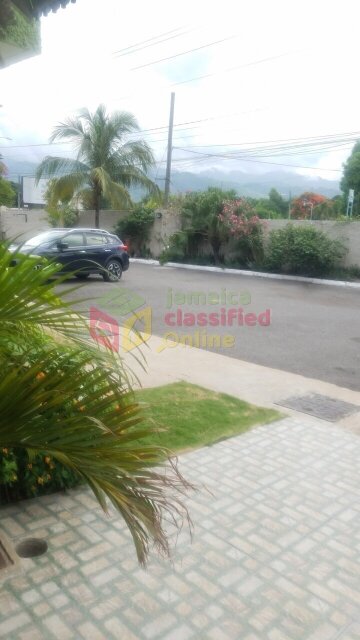 Gated 2 Bedrooms Townhouse with Patio Access
