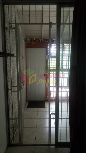Gated 2 Bedrooms Townhouse with Patio Access