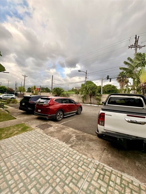 Gated 2 Bedrooms Townhouse with Patio Access Apartments Waterloo Road, KGN 10