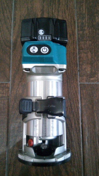 Makita Battery Powered Router 18 Volts Set Tools Cassia Park Road