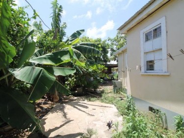 2 Bedroom House With Commercial Possibilities 