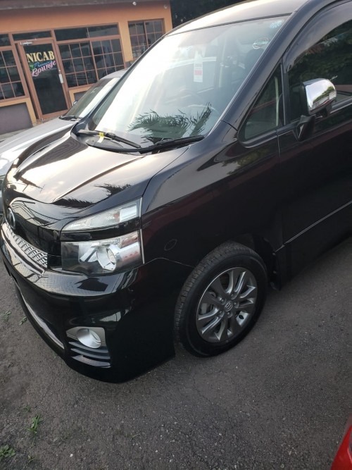 Toyota Voxy For Sale Fully Powed 2011