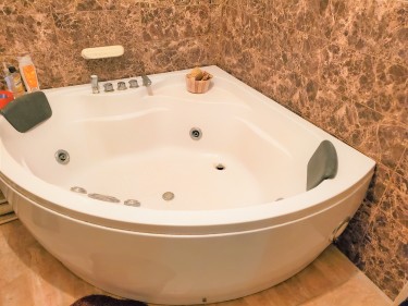 Indoor Jacuzzi Bath Tub