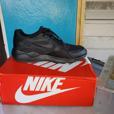 Nike Sneakers..Size 7