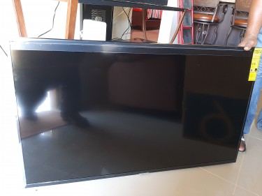 43 Inch Samsung Smart TV