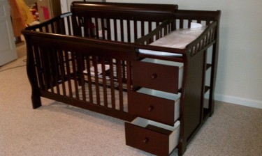 Convertible Baby Crib W/ Drawers And Changing Tabl