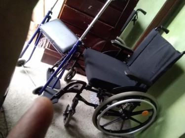 Wheel Chair And Seated Walker 