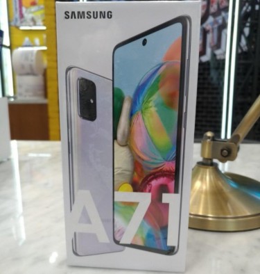 BNIB Samsung Galaxy A71 (128 Gigs)