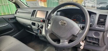 2015 Toyota Regiuace (Hiace)