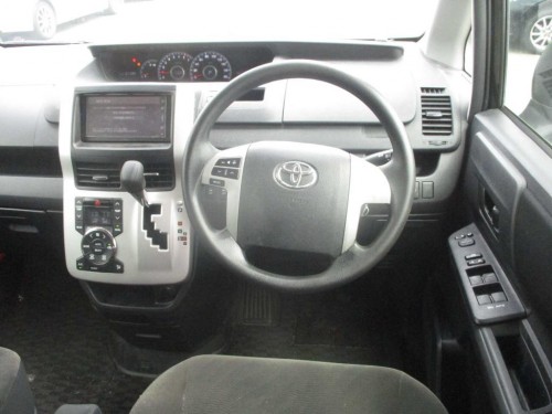 2011 Toyota Voxy