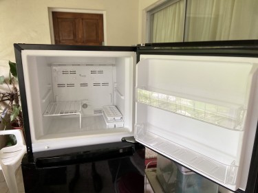 Whirlpool Refrigerator (11 Cu. Ft) 