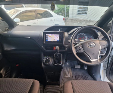 TOYOTA VOXY 2017 (Newly Imported)